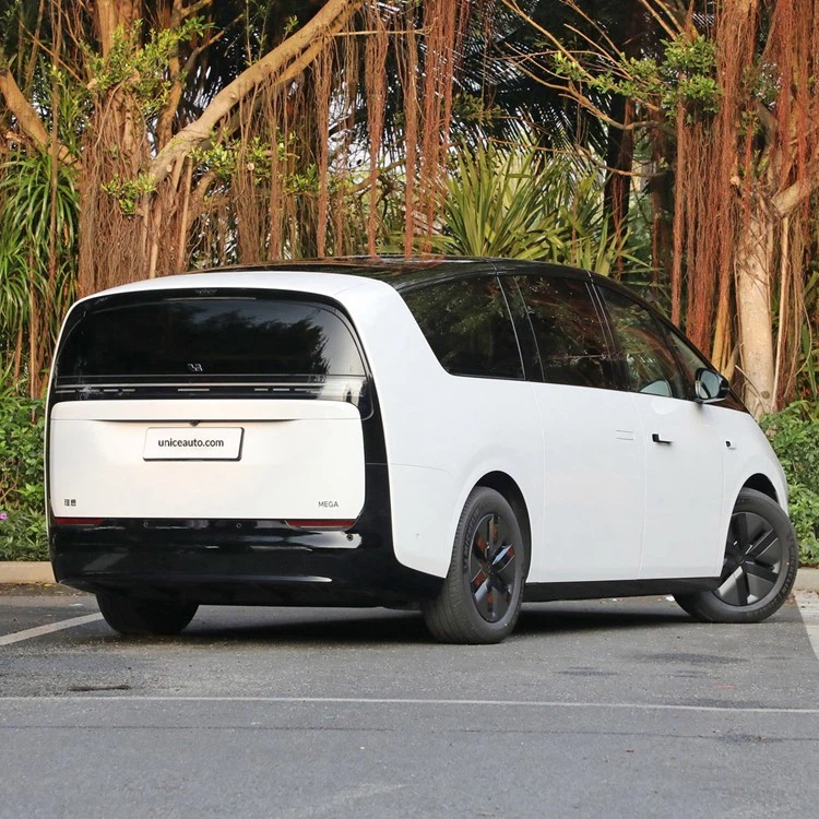 Li Mega all-electric MPV